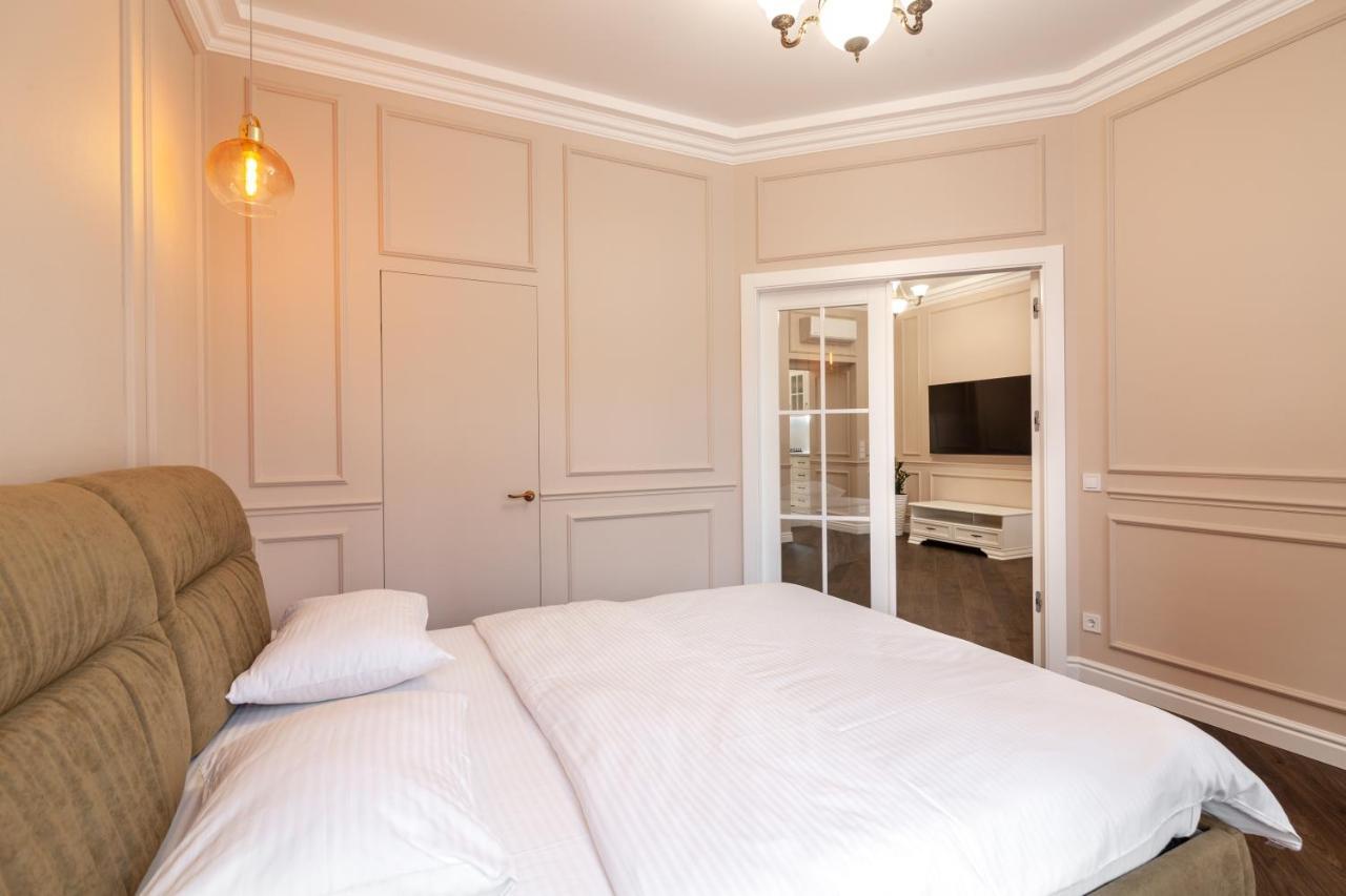 Apartment 39 Svobody Avenue Lviv Exteriör bild