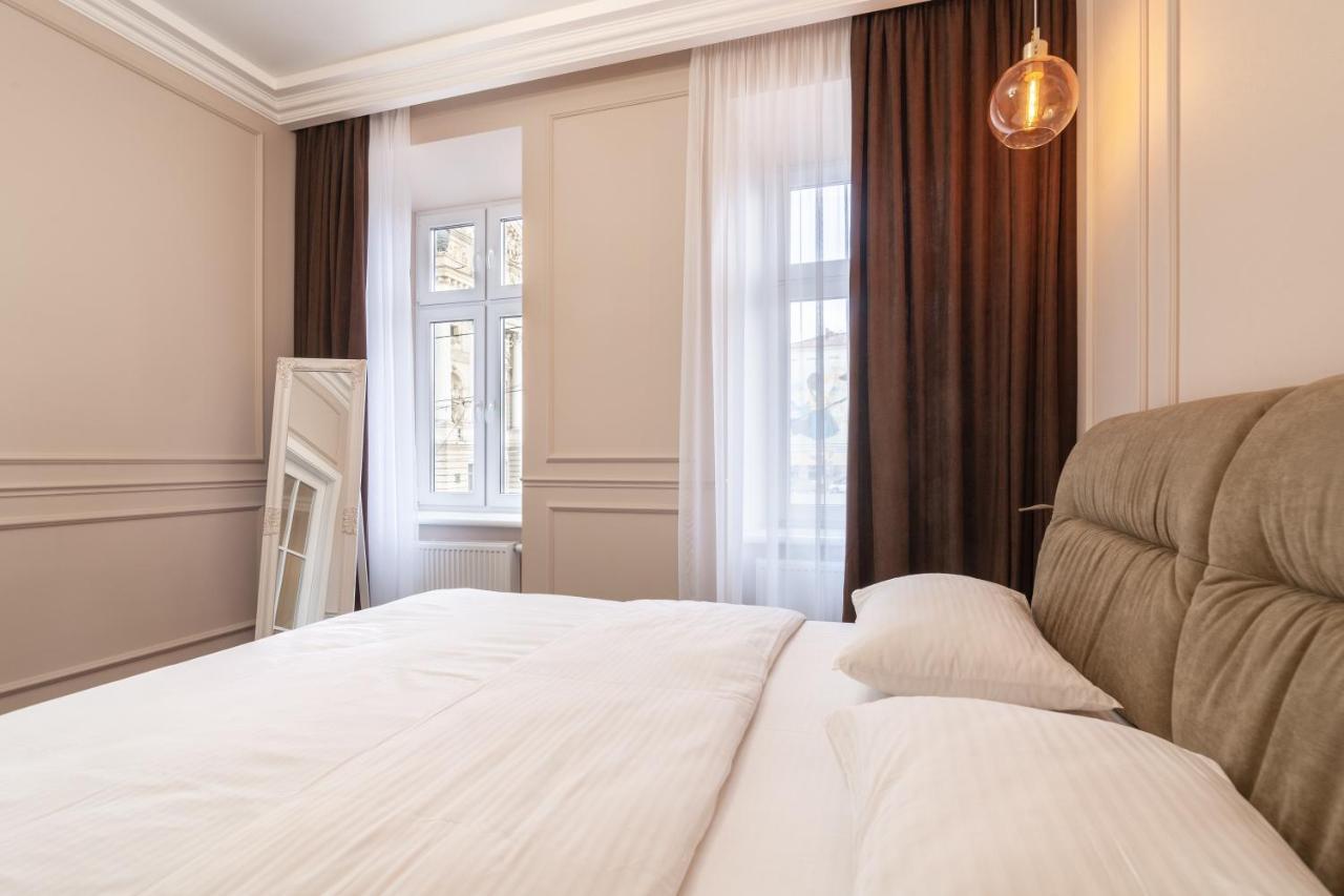 Apartment 39 Svobody Avenue Lviv Exteriör bild