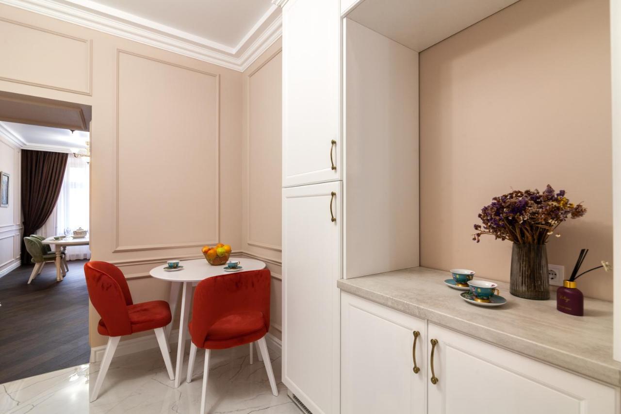 Apartment 39 Svobody Avenue Lviv Exteriör bild