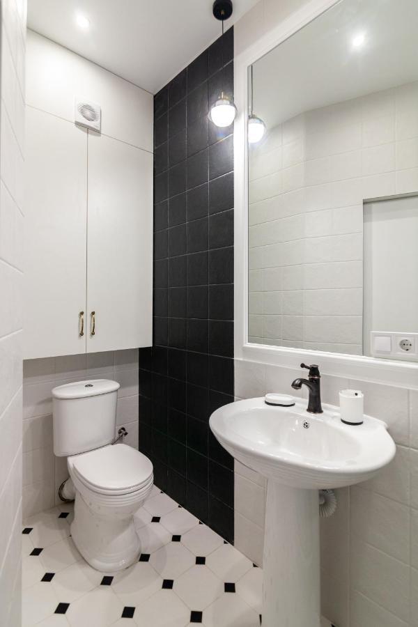 Apartment 39 Svobody Avenue Lviv Exteriör bild